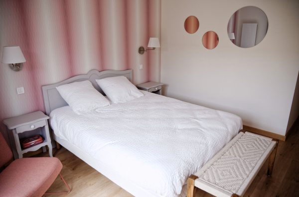 Biscuit rose bedroom